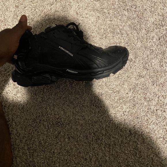 Balenciaga x under armor colab - Picture 4 of 6